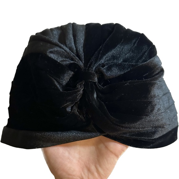 ❣️SOLD❣️ Pleated Velvet Turban - Picture 4 of 4